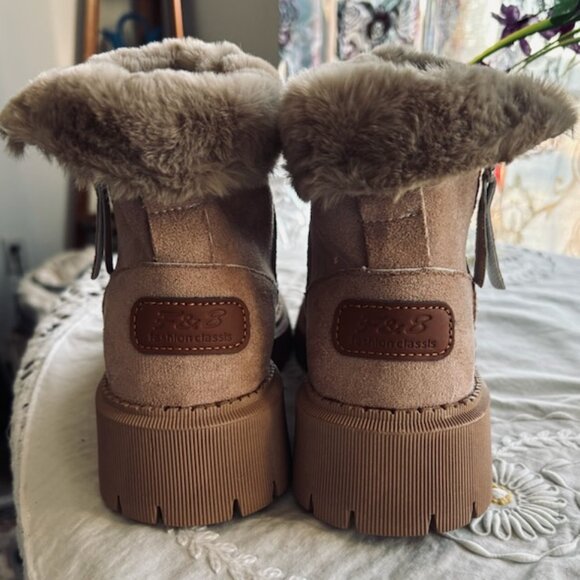 NWOT Suede look ankle boots - Picture 5 of 6